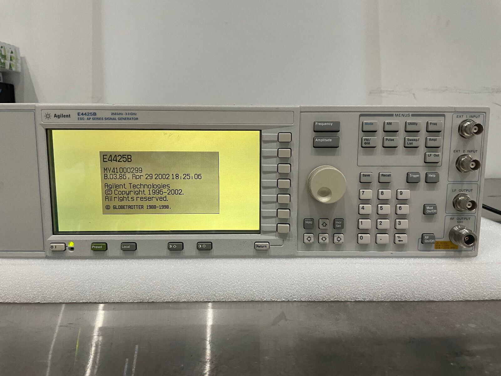 Agilent-E4425B-250kHz-30GHz-ESG-AP-Series-Signal-Generator-186779984195